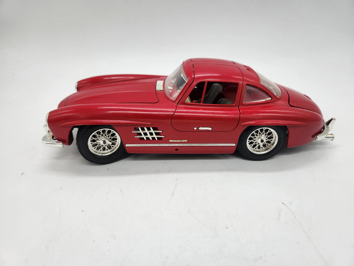 Mercedes-Benz 300SE レッド 1/18 Mercedes-Benz 300SE レッド 1/18 norev 1/18 Mercedes Benz 300 CE