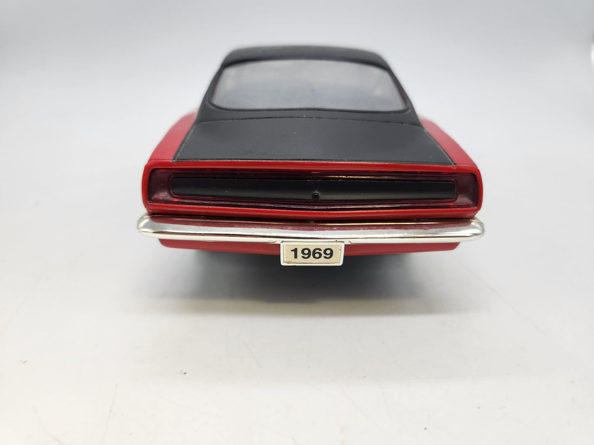 Road Signature 1969 Plymouth Barracuda 383 1:18 Die Cast Red