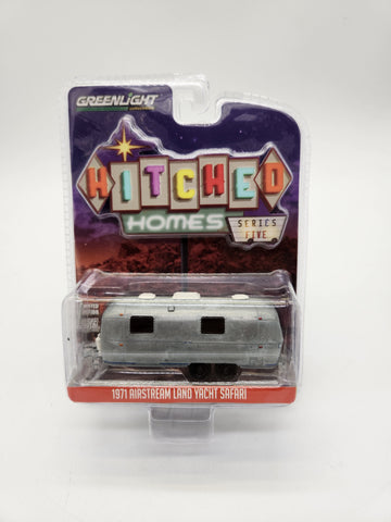 Greenlight Hitched Homes Series 4 1971 Airstream Land Yacht Safari 1:64 Diecast