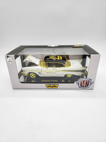 M2 MACHINES 1957 CHEVROLET 210 HARDTOP *CHASE *1:24 SCALE *WEIAND *WHITE/GOLD.