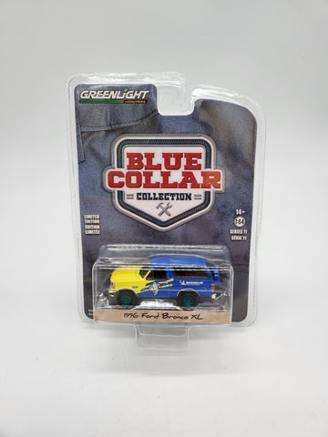 Greenlight 1/64 Blue Collar 1996 Ford Bronco Chase.
