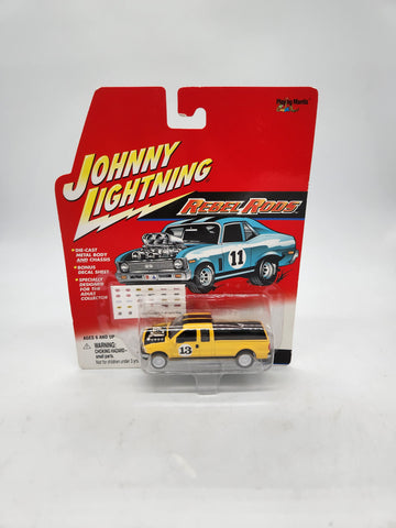 Johnny Lightning Rebel Rods 2000 Ford 00 F-250 Nifty 250 Yellow 1:64.
