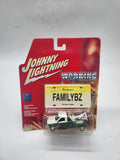 Johnny Lightning WHITE LIGHTNING 1999 Ford F-450 Tow Truck 1:64 Diecast.